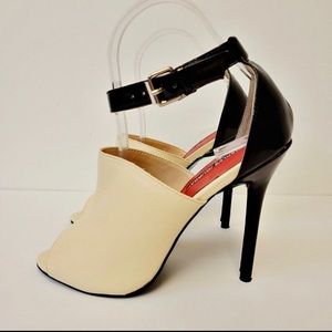 Charles Jourdan Beige Tan Strappy Heels Size 8